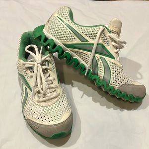 Euc Sz 7.5 Reebok Zignano Green White Trainer Sne… - image 1